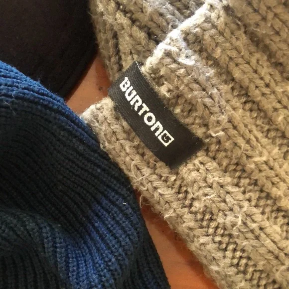 3 WINTER HATS 1 GRAY BURTON, 1 NAVY WIGWAM, 1 LANDS END BLACK FLEECE W/EARFLAPS - Picture 2 of 5